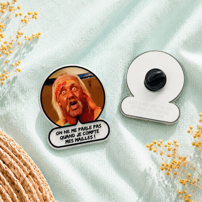 Pins en acrylique - “On ne me parle pas quand je compte mes mailles !”